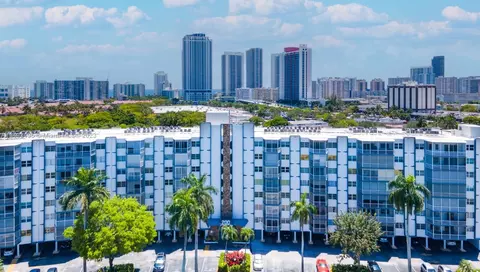 200 Diplomat Pkwy #821, Hallandale Beach, FL 33009