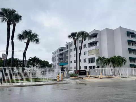 11755 SW 18th St #203, Miami, FL 33175