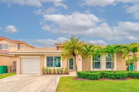 311 W Royal Cove Cir, Davie, FL 33325
