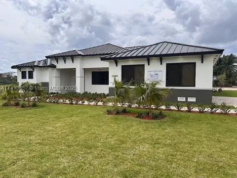 24600 SW 209th Pl, Homestead, FL 33031