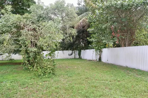 16711 NW 73rd Ave, Hialeah, FL 33015 photo 25