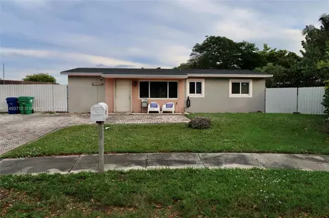 16711 NW 73rd Ave, Hialeah, FL 33015 photo 2