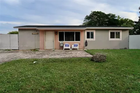 16711 NW 73rd Ave, Hialeah, FL 33015 photo 3