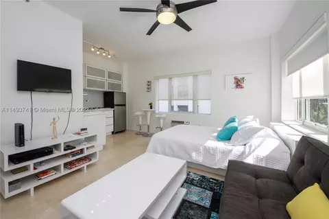 255 W 24th St #307, Miami Beach, FL 33140