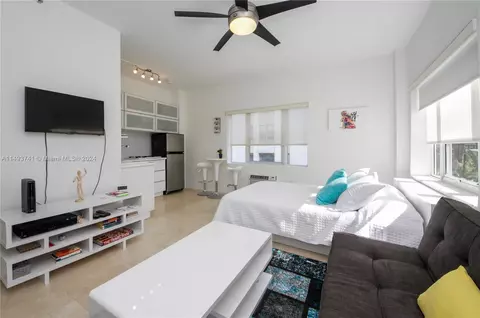 255 W 24th St #307, Miami Beach, FL 33140