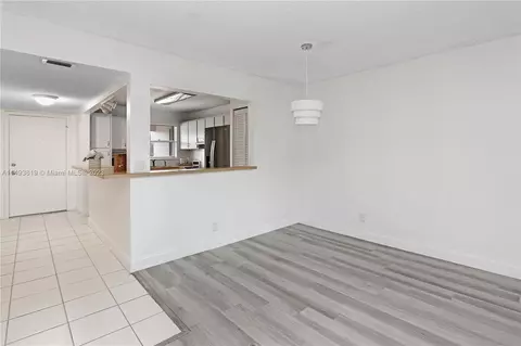 8513 Old Country Mnr #415, Davie, FL 33328