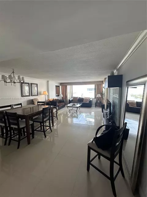 5225 Collins Ave #1518, Miami Beach, FL 33140