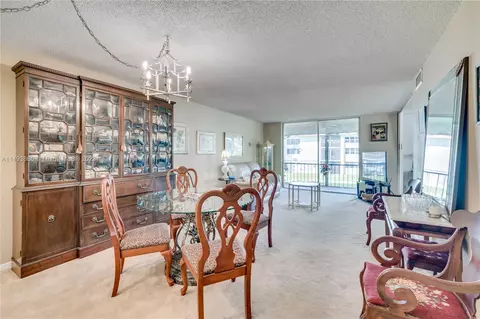 8911 S Hollybrook Blvd #201, Pembroke Pines, FL 33025