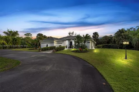 520 16 Ave NW, Naples, FL 34120