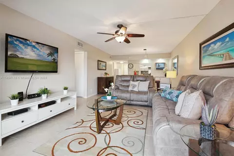 9511 N Hollybrook Lake Dr #301, Pembroke Pines, FL 33025