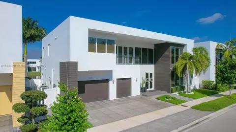 10235 NW 74th Ter, Doral, FL 33178