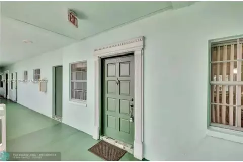 4401 NW 41st St #406, Lauderdale Lakes, FL 33319