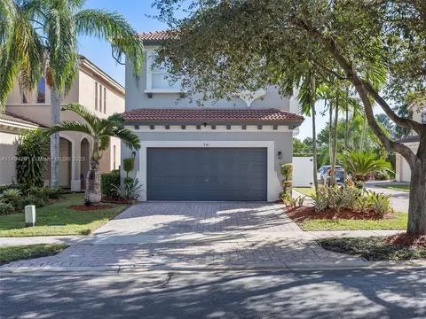 941 NE 37th Pl, Homestead, FL 33033