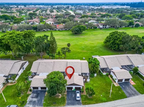9266 Wedgewood Ln #B5, Tamarac, FL 33321