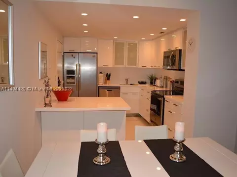 5555 Collins Ave #5T, Miami Beach, FL 33140