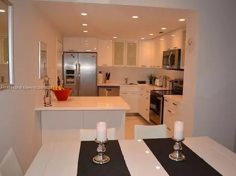 5555 Collins Ave #5T, Miami Beach, FL 33140