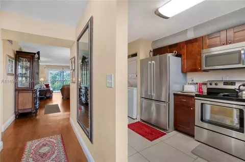 5900 NW 44th St #514, Lauderhill, FL 33319