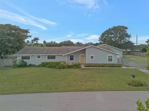 27202 SW 164th Ave, Homestead, FL 33031