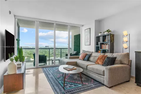 601 NE 36th St #2004, Miami, FL 33137