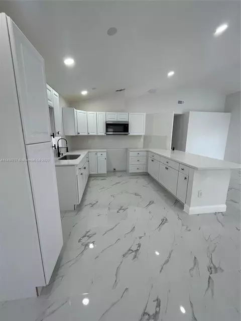 1324 E Glen Oak Rd, North Lauderdale, FL 33068