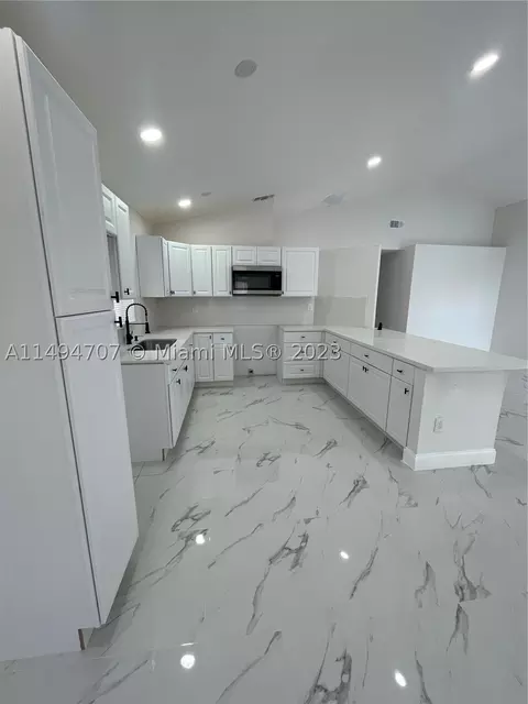 1324 E Glen Oak Rd, North Lauderdale, FL 33068