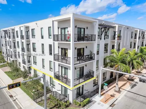 8201 NW 41st St #D-201, Doral, FL 33166