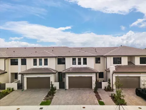 12046 SW 82 Pl, Miami, FL 33156