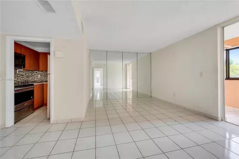 5050 NW 7th St #215, Miami, FL 33126
