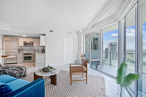1300 Brickell Bay Dr #3201, Miami, FL 33131