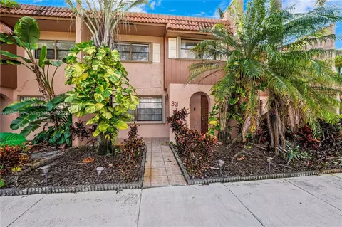 33 Madrid Ln #4-9, Davie, FL 33324