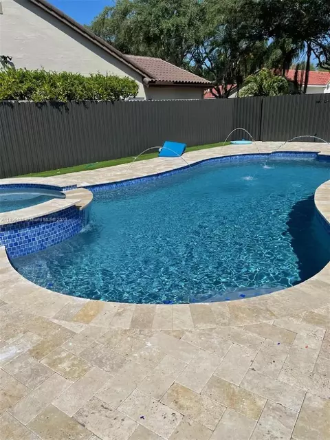 19580 NW 88th Ave, Hialeah, FL 33018