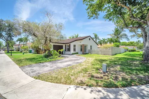 651 Shiloh Ter, Davie, FL 33325