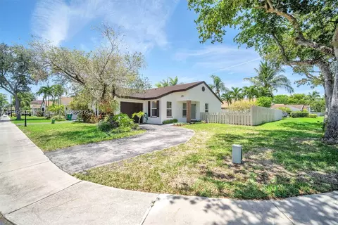 651 Shiloh Ter, Davie, FL 33325