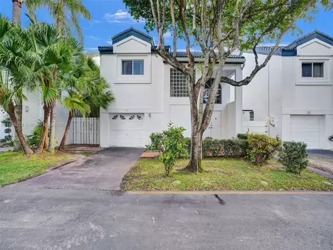 330 NE 211th St, Miami, FL 33179