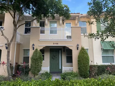 2966 St John Dr, Hollywood, FL 33024