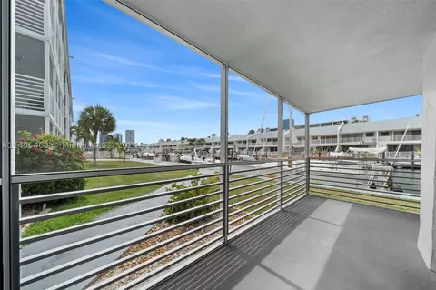 3550 NE 169th St #106, North Miami Beach, FL 33160