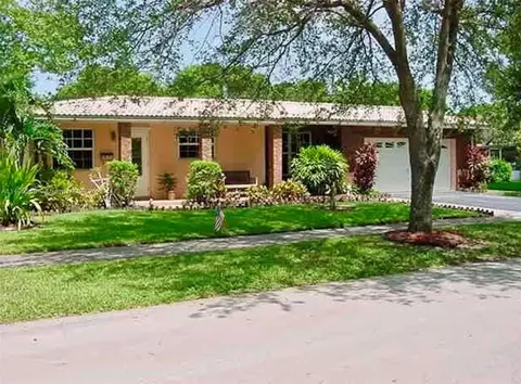 14221 Lake Saranac Ave, Miami Lakes, FL 33014