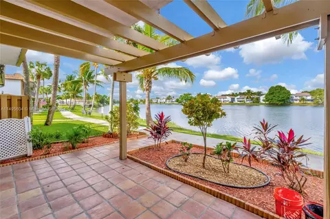 6825 NW 169th St #53G, Hialeah, FL 33015
