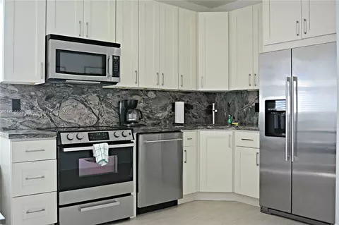 326 Harrison St #301A, Hollywood, FL 33019
