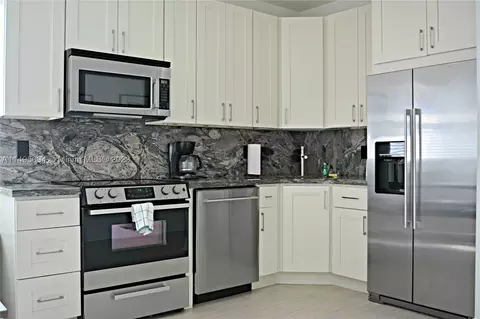 326 Harrison St #301A, Hollywood, FL 33019