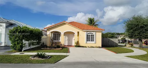 405 W 69th Pl, Hialeah, FL 33014