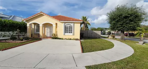 405 W 69th Pl, Hialeah, FL 33014 photo 3