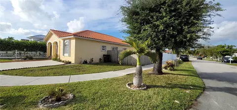 405 W 69th Pl, Hialeah, FL 33014 photo 4