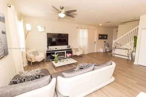 Living - 10038 W 32nd Ln, Hialeah, FL 33018 photo 3 of 5