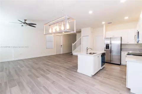 Kitchen - 10038 W 32nd Ln, Hialeah, FL 33018 photo 2 of 8