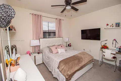 Bedroom - 10038 W 32nd Ln, Hialeah, FL 33018 photo 2 of 4