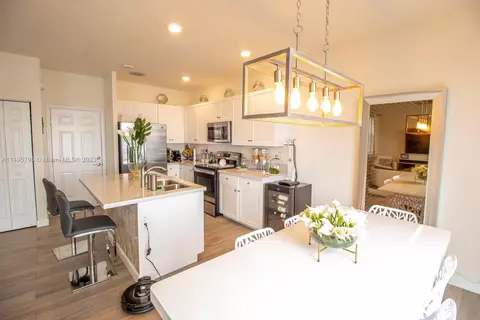 Kitchen - 10038 W 32nd Ln, Hialeah, FL 33018 photo 1 of 8
