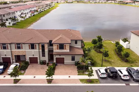10038 W 32nd Ln, Hialeah, FL 33018