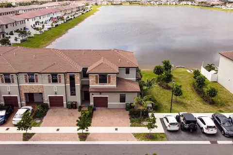 10038 W 32nd Ln, Hialeah, FL 33018 photo 1