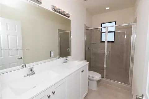 Bath - 10038 W 32nd Ln, Hialeah, FL 33018 photo 1 of 6